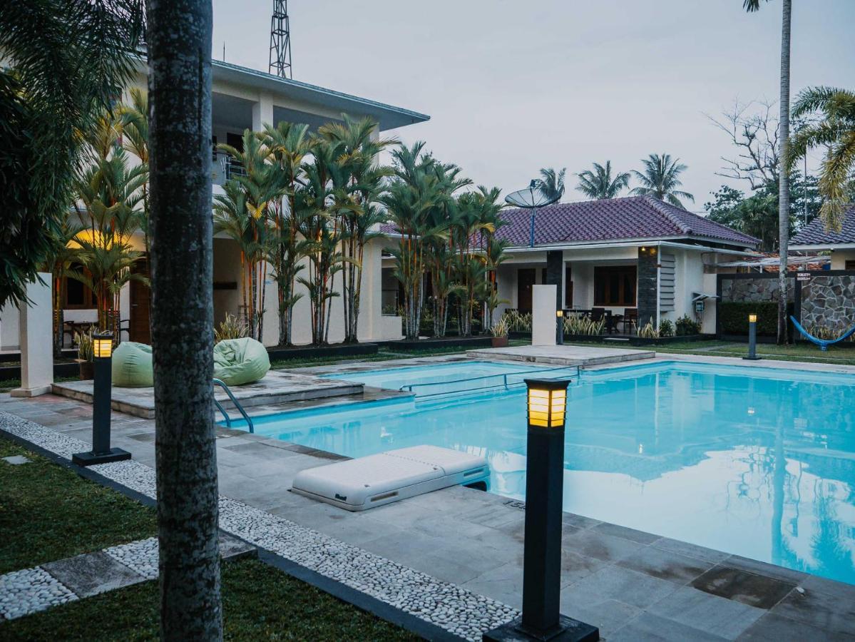 Sunrise Resort Batukaras Exterior photo